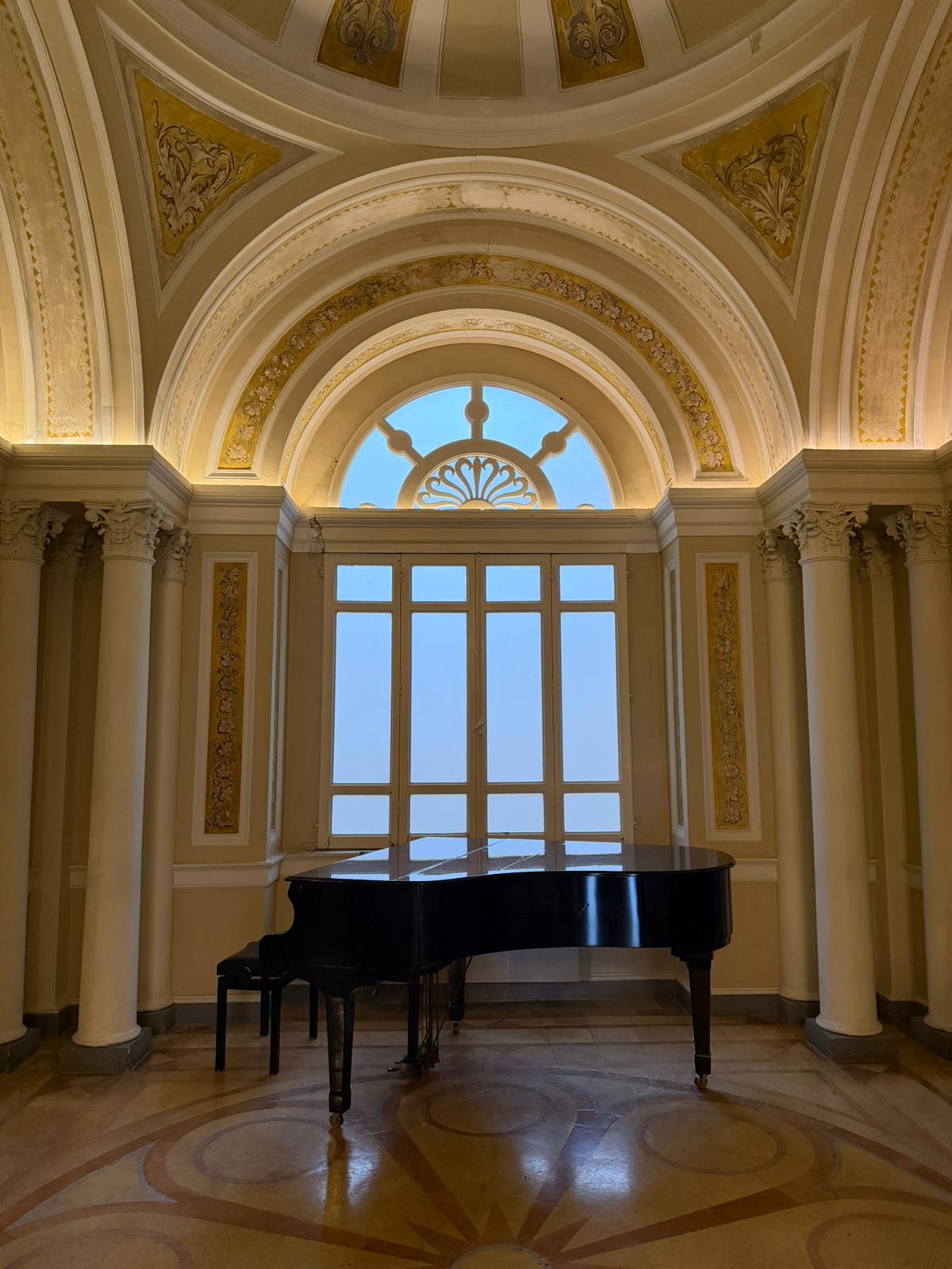 Sala del pianoforte con cupola affrescata